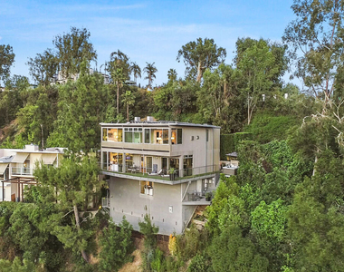 9416 Beverly Crest Drive - Photo Thumbnail 5