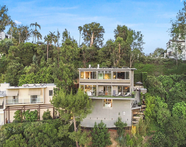 9416 Beverly Crest Drive - Photo Thumbnail 6