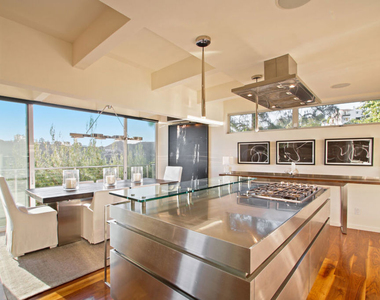 9416 Beverly Crest Drive - Photo Thumbnail 18