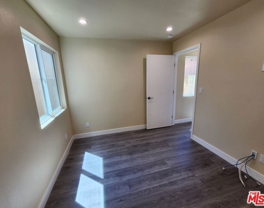 7302 Mace Place - Photo Thumbnail 5