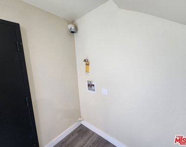 7302 Mace Place - Photo Thumbnail 3