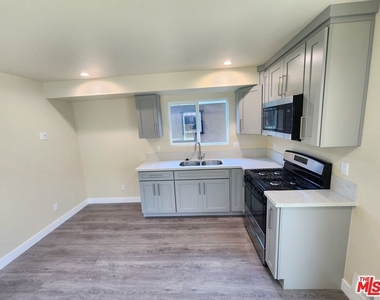 7302 Mace Place - Photo Thumbnail 6