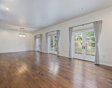 225 S Hamilton Drive - Photo Thumbnail 2