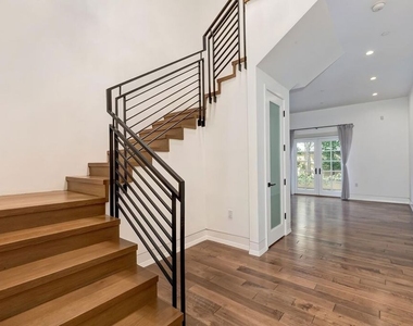 225 S Hamilton Drive - Photo Thumbnail 15