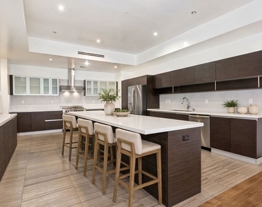 225 S Hamilton Drive - Photo Thumbnail 6