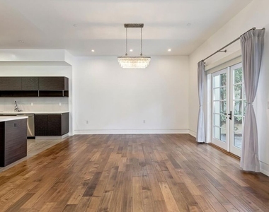 225 S Hamilton Drive - Photo Thumbnail 5