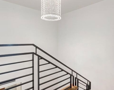 225 S Hamilton Drive - Photo Thumbnail 16