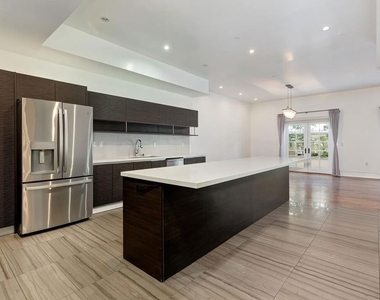 225 S Hamilton Drive - Photo Thumbnail 10