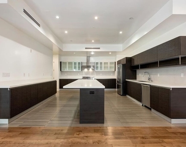 225 S Hamilton Drive - Photo Thumbnail 8