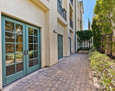 225 S Hamilton Drive - Photo Thumbnail 11