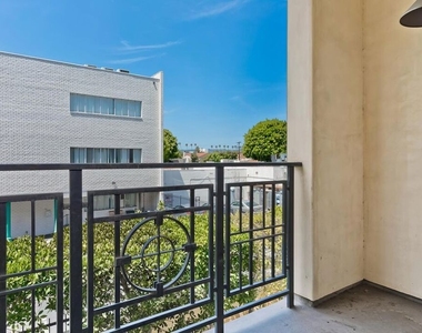 225 S Hamilton Drive - Photo Thumbnail 21