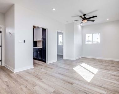 624 W 83rd Street - Photo Thumbnail 6