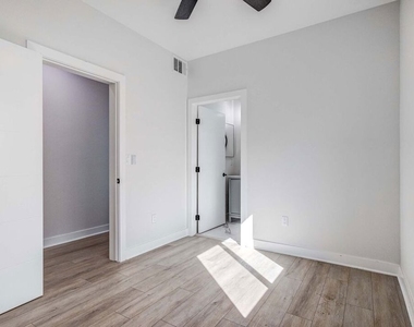 624 W 83rd Street - Photo Thumbnail 3