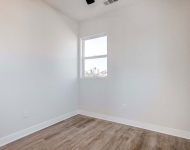 624 W 83rd Street - Photo Thumbnail 13