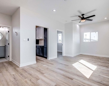624 W 83rd Street - Photo Thumbnail 7