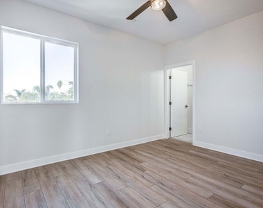 624 W 83rd Street - Photo Thumbnail 17