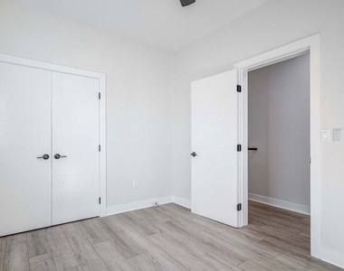 624 W 83rd Street - Photo Thumbnail 4