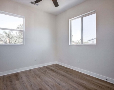 624 W 83rd Street - Photo Thumbnail 10