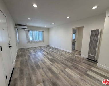 8818 Ramsgate Avenue - Photo Thumbnail 1