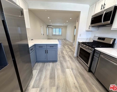 8818 Ramsgate Avenue - Photo Thumbnail 6