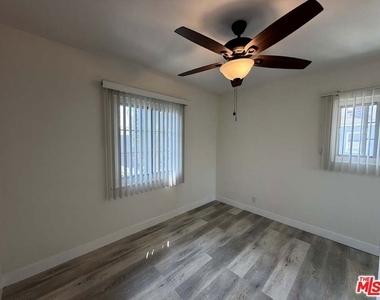 8818 Ramsgate Avenue - Photo Thumbnail 18