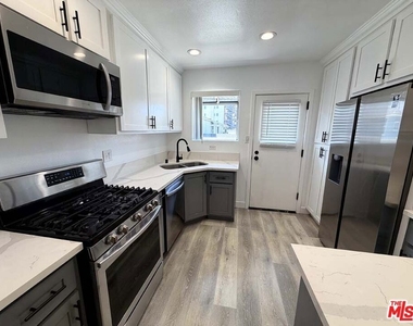 8818 Ramsgate Avenue - Photo Thumbnail 5