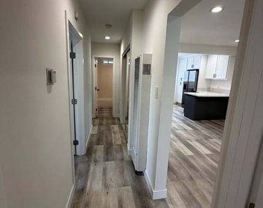 8818 Ramsgate Avenue - Photo Thumbnail 10