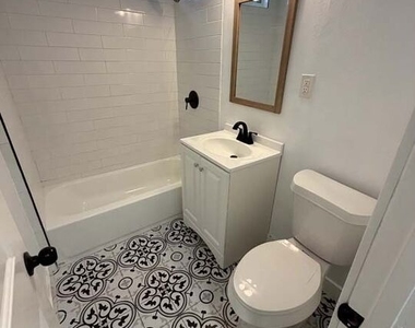 8818 Ramsgate Avenue - Photo Thumbnail 13