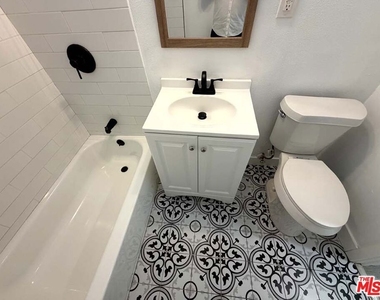 8818 Ramsgate Avenue - Photo Thumbnail 15
