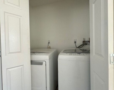 4023 Floral Drive - Photo Thumbnail 19