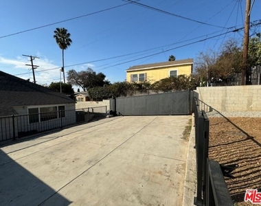 4023 Floral Drive - Photo Thumbnail 21