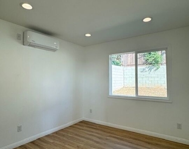 4023 Floral Drive - Photo Thumbnail 8