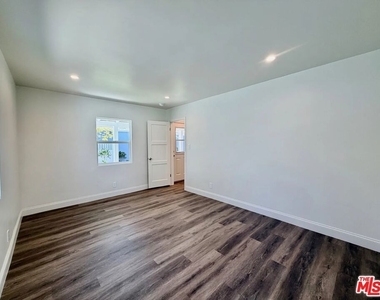 501 S Gaylord Drive - Photo Thumbnail 7