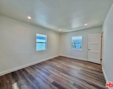 501 S Gaylord Drive - Photo Thumbnail 8