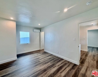 501 S Gaylord Drive - Photo Thumbnail 5
