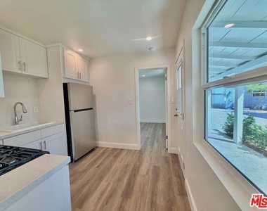 501 S Gaylord Drive - Photo Thumbnail 6