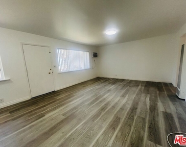740 N Hill Place - Photo Thumbnail 3