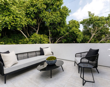 846 N Alta Vista Boulevard - Photo Thumbnail 22