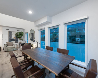 846 N Alta Vista Boulevard - Photo Thumbnail 10