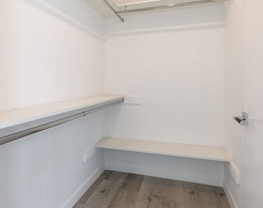 846 N Alta Vista Boulevard - Photo Thumbnail 19