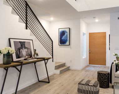 846 N Alta Vista Boulevard - Photo Thumbnail 3