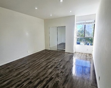 12115 San Vicente Boulevard - Photo Thumbnail 6