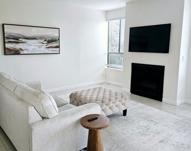 12115 San Vicente Boulevard - Photo Thumbnail 2