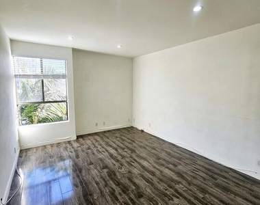 12115 San Vicente Boulevard - Photo Thumbnail 8