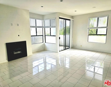 12115 San Vicente Boulevard - Photo Thumbnail 3