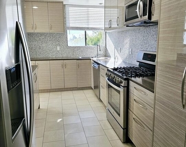 12115 San Vicente Boulevard - Photo Thumbnail 4