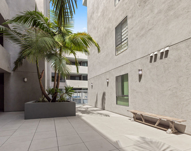 12115 San Vicente Boulevard - Photo Thumbnail 11