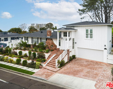1110 W Muirlands Drive - Photo Thumbnail 33