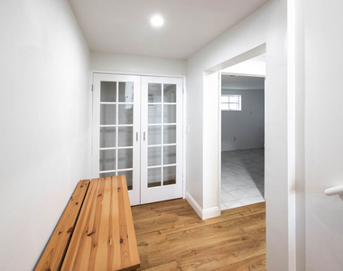 1110 W Muirlands Drive - Photo Thumbnail 18
