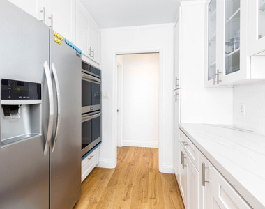 1110 W Muirlands Drive - Photo Thumbnail 13